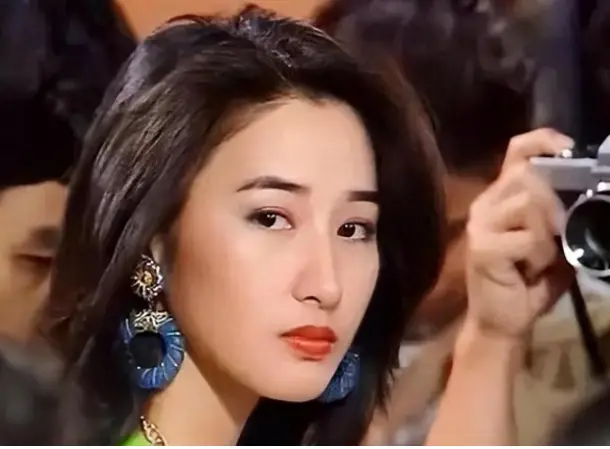 玩手机游戏孩子怎么教育_十七岁的孩子玩手机游戏_十七岁的孩子玩手机游戏